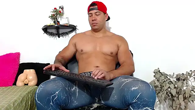 Snapshot of Martin_fiif chatting on March 18, 2025, 12:47 pm Martin fiif online show from March 18, 2025, 12:47 pm