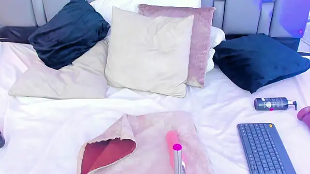 Snapshot of Emily_Gil1 chatting on February 6, 2025, 7:51 pm Emily Gil1 online show from February 6, 2025, 7:51 pm