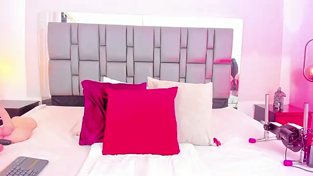 Snapshot of Emily_Gil1 chatting on February 14, 2025, 2:12 pm Emily Gil1 online show from February 14, 2025, 2:12 pm