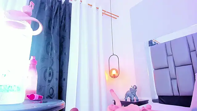 Snapshot of Emily_Gil1 chatting on February 26, 2025, 4:45 pm Emily Gil1 online show from February 26, 2025, 4:45 pm