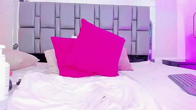 Snapshot of Emily_Gil1 chatting on February 27, 2025, 4:43 pm Emily Gil1 online show from February 27, 2025, 4:43 pm