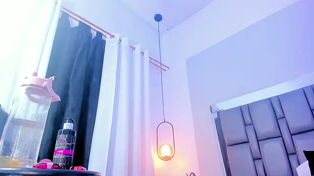 Snapshot of Emily_Gil1 chatting on March 5, 2025, 4:24 pm Emily Gil1 online show from March 5, 2025, 4:24 pm