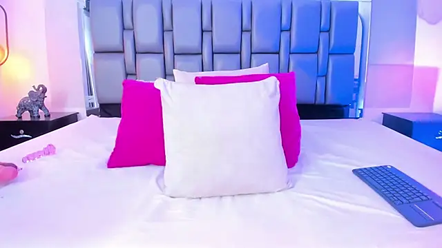 Snapshot of Emily_Gil1 chatting on March 21, 2025, 1:34 pm Emily Gil1 online show from March 21, 2025, 1:34 pm