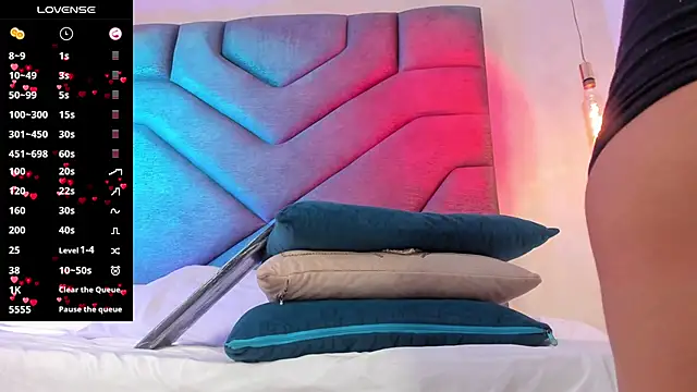 Snapshot of AilishBenson chatting on November 1, 2025, 8:44 pm AilishBenson online show from November 1, 2025, 8:44 pm