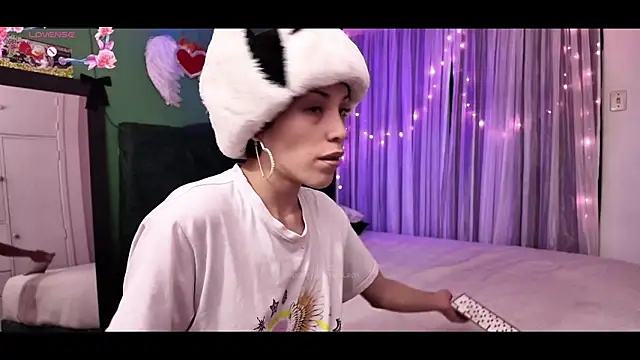 Snapshot of KokoAndRin chatting on November 4, 2025, 7:18 am KokoAndRin online show from November 4, 2025, 7:18 am