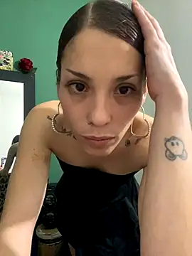 Snapshot of KokoAndRin chatting on November 7, 2025, 8:31 pm KokoAndRin online show from November 7, 2025, 8:31 pm