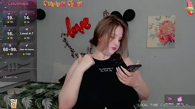 Snapshot of Crystal_Chris chatting on February 28, 2025, 7:46 pm Crystal Chris online show from February 28, 2025, 7:46 pm