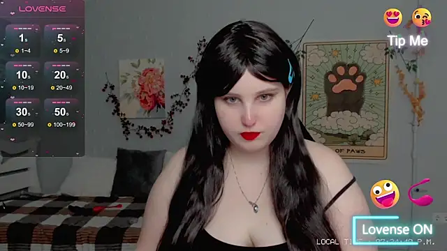 Snapshot of Crystal_Chris chatting on September 15, 2025, 4:18 pm Crystal Chris online show from September 15, 2025, 4:18 pm