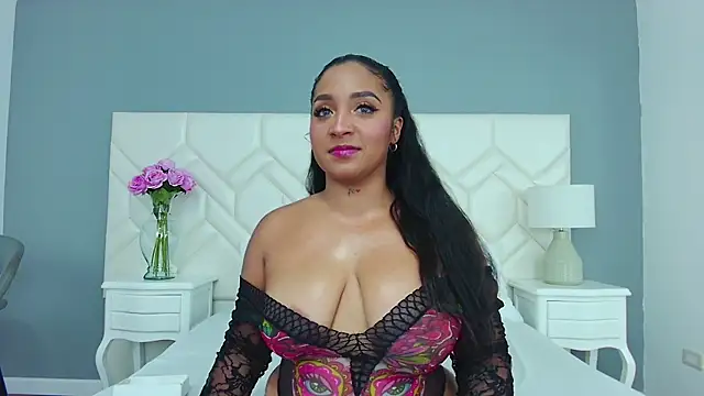 KateVenegas online show from December 19, 2024, 8:44 pm