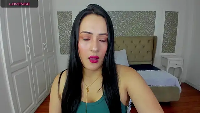 KimWessel  online show from April 28, 2026, 6:24 pm
