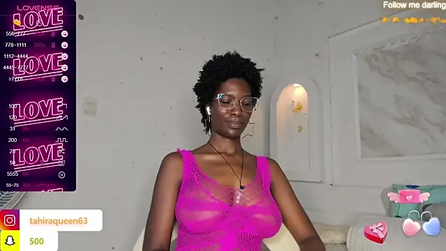 Snapshot of Tahira_21_ chatting on February 20, 2025, 10:15 pm Tahira 21  online show from February 20, 2025, 10:15 pm