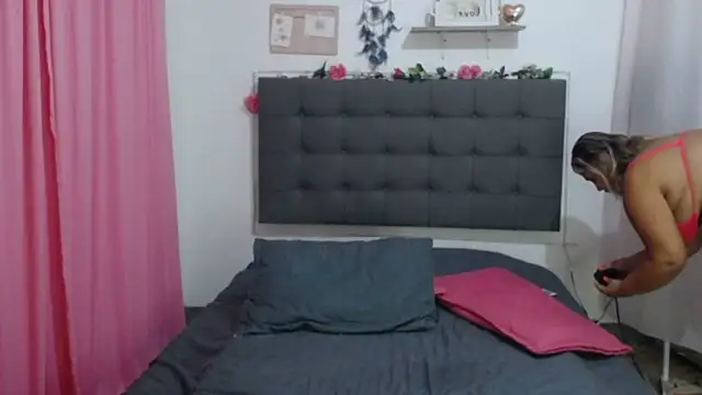 LenaDIaz online show from October 11, 2025, 11:58 pm