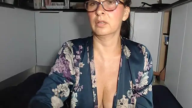 HellenLatin online show from June 20, 2026, 4:26 am