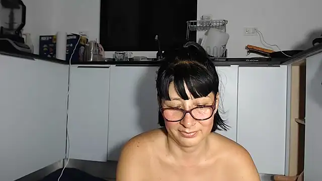 HellenLatin online show from July 4, 2026, 3:56 am