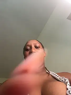 Snapshot of CarlaBeckky chatting on November 2, 2025, 7:33 am CarlaBeckky online show from November 2, 2025, 7:33 am