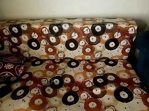 shuhana  online show from October 19, 2025, 4:13 am