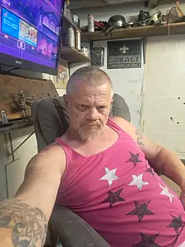 Snapshot of MagicAdmiralty5 chatting on October 4, 2025, 7:06 am MagicAdmiralty5 online show from October 4, 2025, 7:06 am