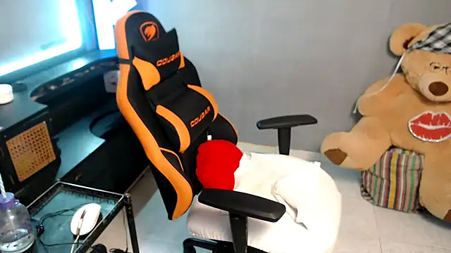 KRISTAL  JACKSON online show from February 5, 2026, 5:23 am