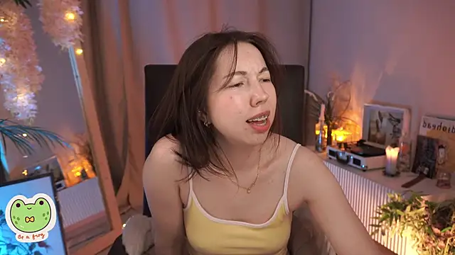 Sarah Son online show from March 10, 2025, 11:32 am