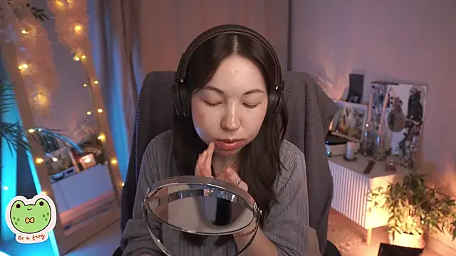 Sarah Son online show from March 14, 2025, 8:42 am