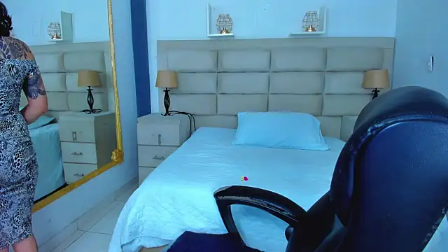 AnnyThompson  online show from September 20, 2025, 9:05 pm