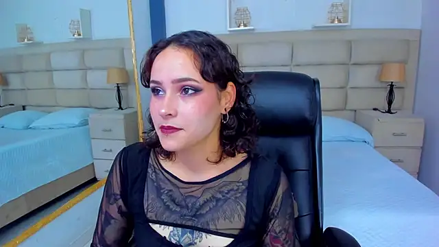 AnnyThompson  online show from October 27, 2025, 9:08 pm