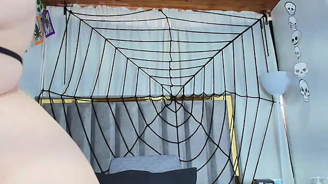 Zoe Curvy online show from October 8, 2025, 12:25 pm