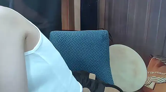 Snapshot of KaleAnisa chatting on March 2, 2025, 7:43 am KaleAnisa online show from March 2, 2025, 7:43 am