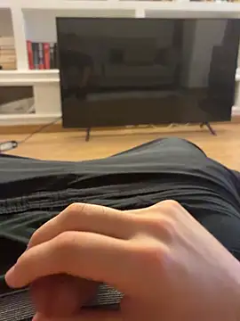 Yqhebebbebef online show from April 24, 2026, 9:28 pm