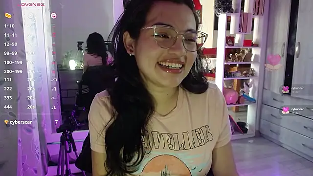 Snapshot of lauvelez__ chatting on January 7, 2026, 8:11 pm lauvelez online show from January 7, 2026, 8:11 pm