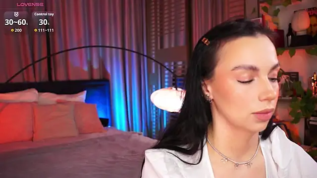 LunaNight online show from November 17, 2025, 8:47 pm