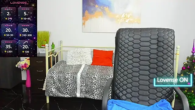 Julia Dean online show from December 18, 2025, 12:55 pm