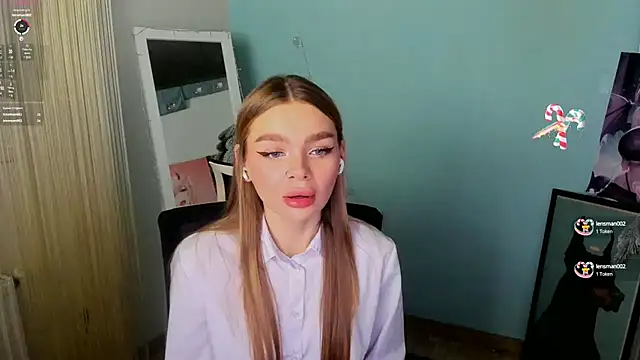 Snapshot of Molly_sweetie chatting on January 18, 2025, 10:17 am Molly sweetie online show from January 18, 2025, 10:17 am