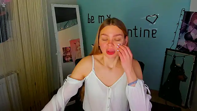Snapshot of Molly_sweetie chatting on February 10, 2025, 7:04 am Molly sweetie online show from February 10, 2025, 7:04 am