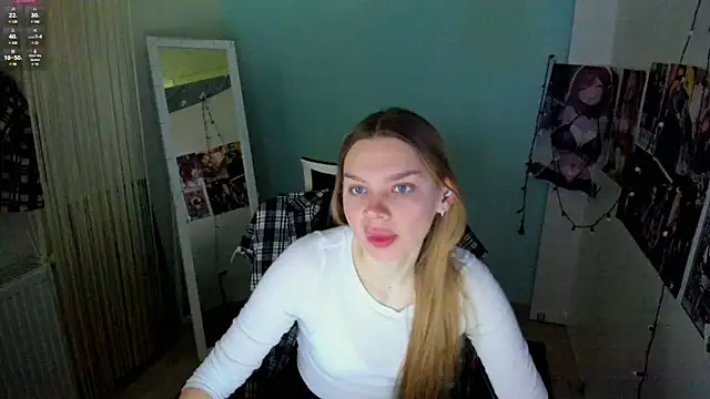Snapshot of Molly_sweetie chatting on March 17, 2025, 7:02 am Molly sweetie online show from March 17, 2025, 7:02 am
