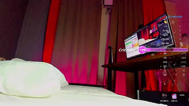 HunnyWifey online show from December 18, 2025, 8:37 pm