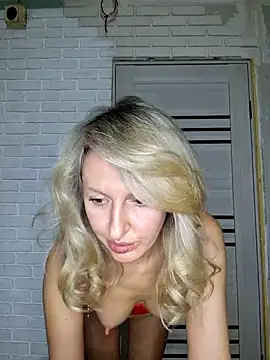 Miss    Mia  online show from December 30, 2024, 12:09 pm