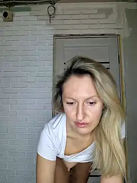 Miss    Mia  online show from January 4, 2025, 9:43 am