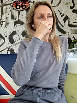 Miss    Mia  online show from October 1, 2025, 12:11 pm