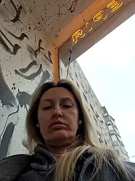 Miss    Mia  online show from October 15, 2025, 12:05 pm