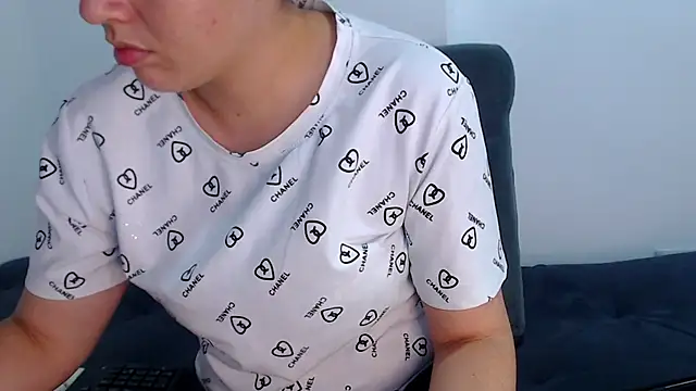 Snapshot of sofi-rojas1 chatting on November 6, 2025, 11:04 pm sofi-rojas1 online show from November 6, 2025, 11:04 pm