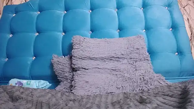 sweet skylove  online show from January 12, 2025, 12:18 am