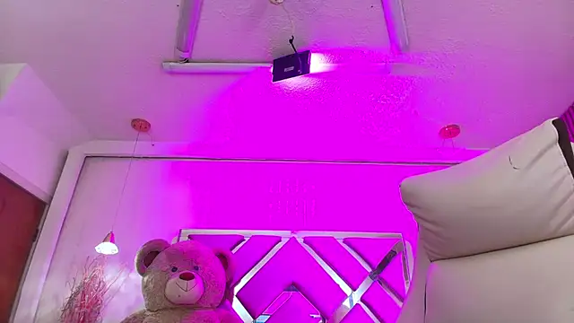 Snapshot of Silvana_monroe chatting on October 21, 2025, 1:23 pm Silvana monroe online show from October 21, 2025, 1:23 pm