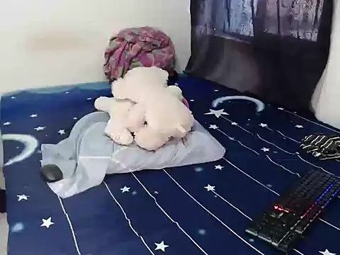 Snapshot of Frankbroad78 chatting on October 28, 2025, 8:33 pm Frankbroad78 online show from October 28, 2025, 8:33 pm