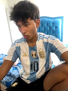 Leonarrrd 01 online show from October 21, 2025, 8:09 pm