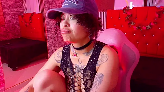 miahernadez303av online show from February 12, 2026, 4:18 am