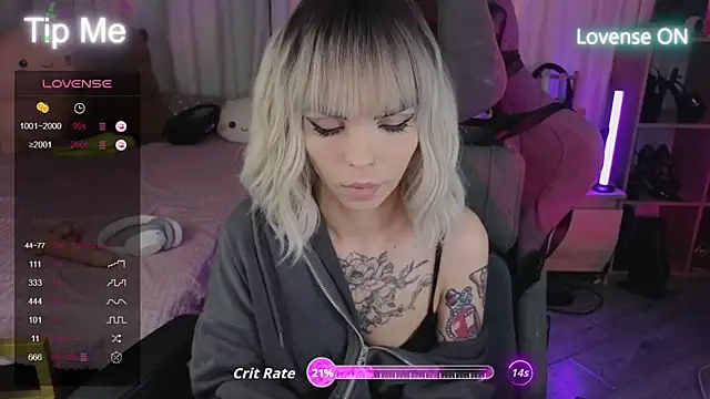 Snapshot of Kerry_Kirk chatting on October 2, 2025, 10:28 pm Kerry Kirk online show from October 2, 2025, 10:28 pm