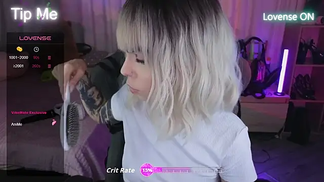 Snapshot of Kerry_Kirk chatting on October 5, 2025, 8:40 pm Kerry Kirk online show from October 5, 2025, 8:40 pm