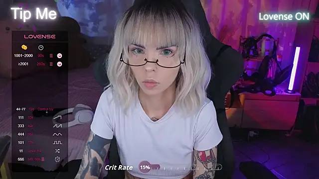 Snapshot of Kerry_Kirk chatting on October 7, 2025, 11:02 pm Kerry Kirk online show from October 7, 2025, 11:02 pm