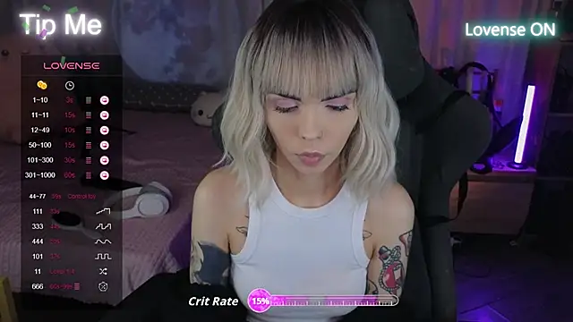 Snapshot of Kerry_Kirk chatting on October 8, 2025, 11:13 pm Kerry Kirk online show from October 8, 2025, 11:13 pm